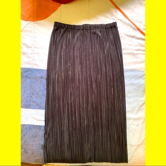 ASOS Dresses & Skirts - Asos black midi skirt